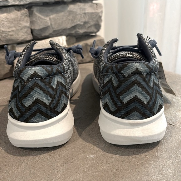 Ariat Hilo Heather Grey/Blue Aztec print,FLX Foam sole,moc toe,stretch lace - Picture 7 of 13